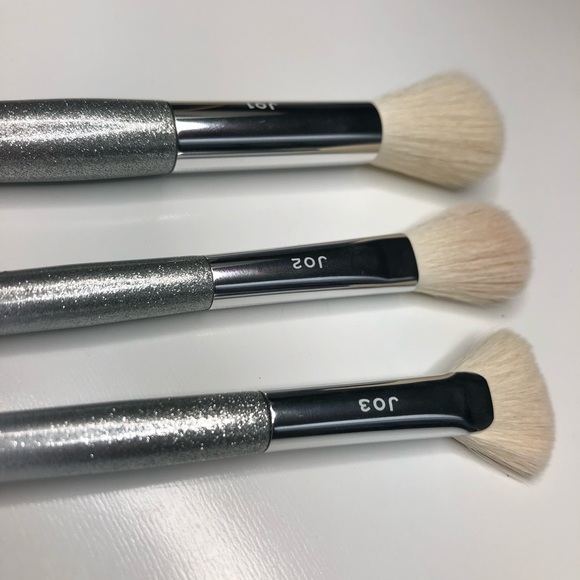 Jaclyn Cosmetics Bring the Light Brush Trio - Picture 5 of 7